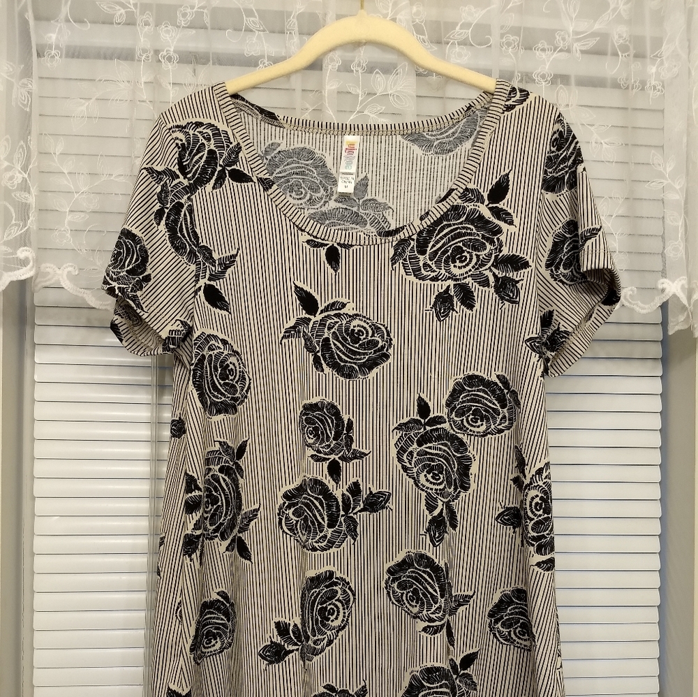 LulaRoe Rose T shirt